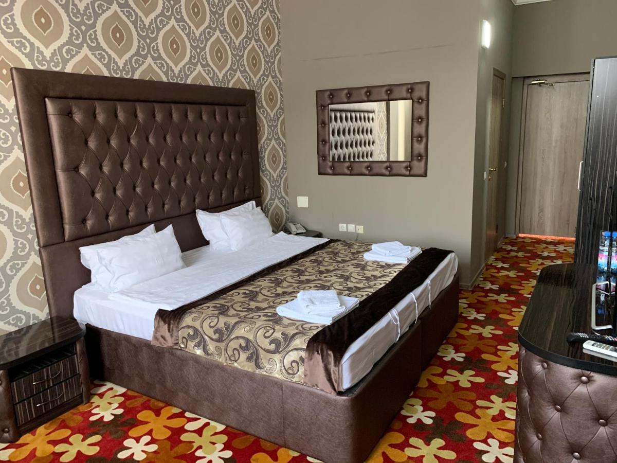 Deluxe Plaza Almaty Exterior foto