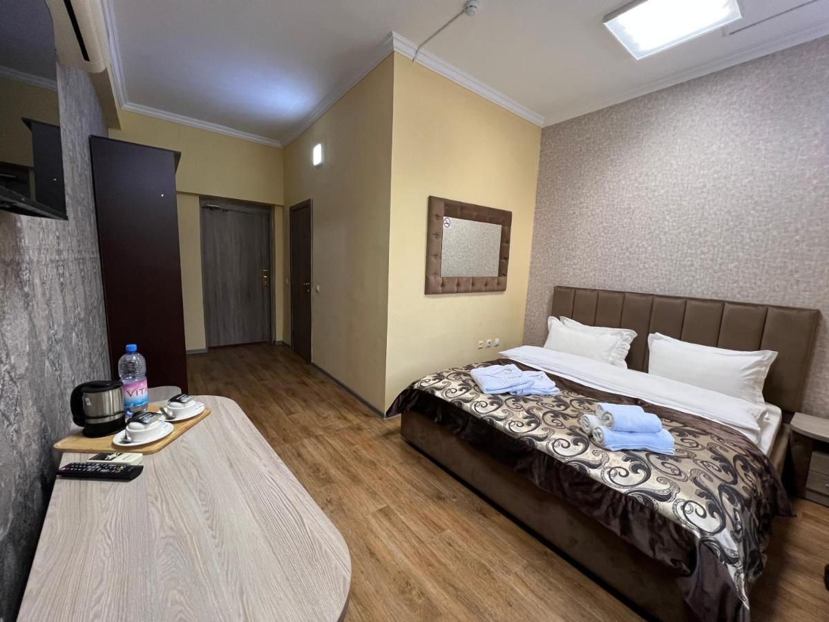 Deluxe Plaza Almaty Exterior foto