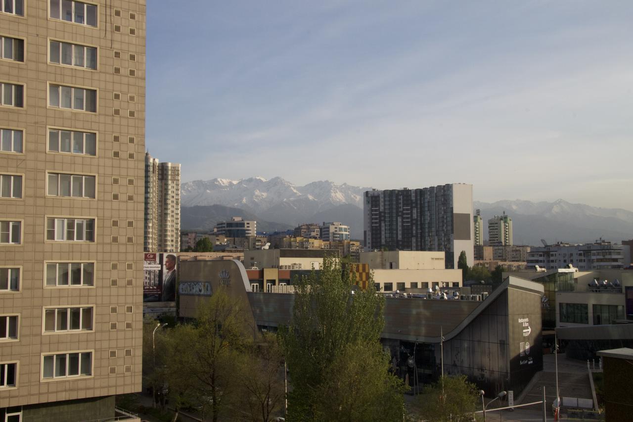 Deluxe Plaza Almaty Exterior foto