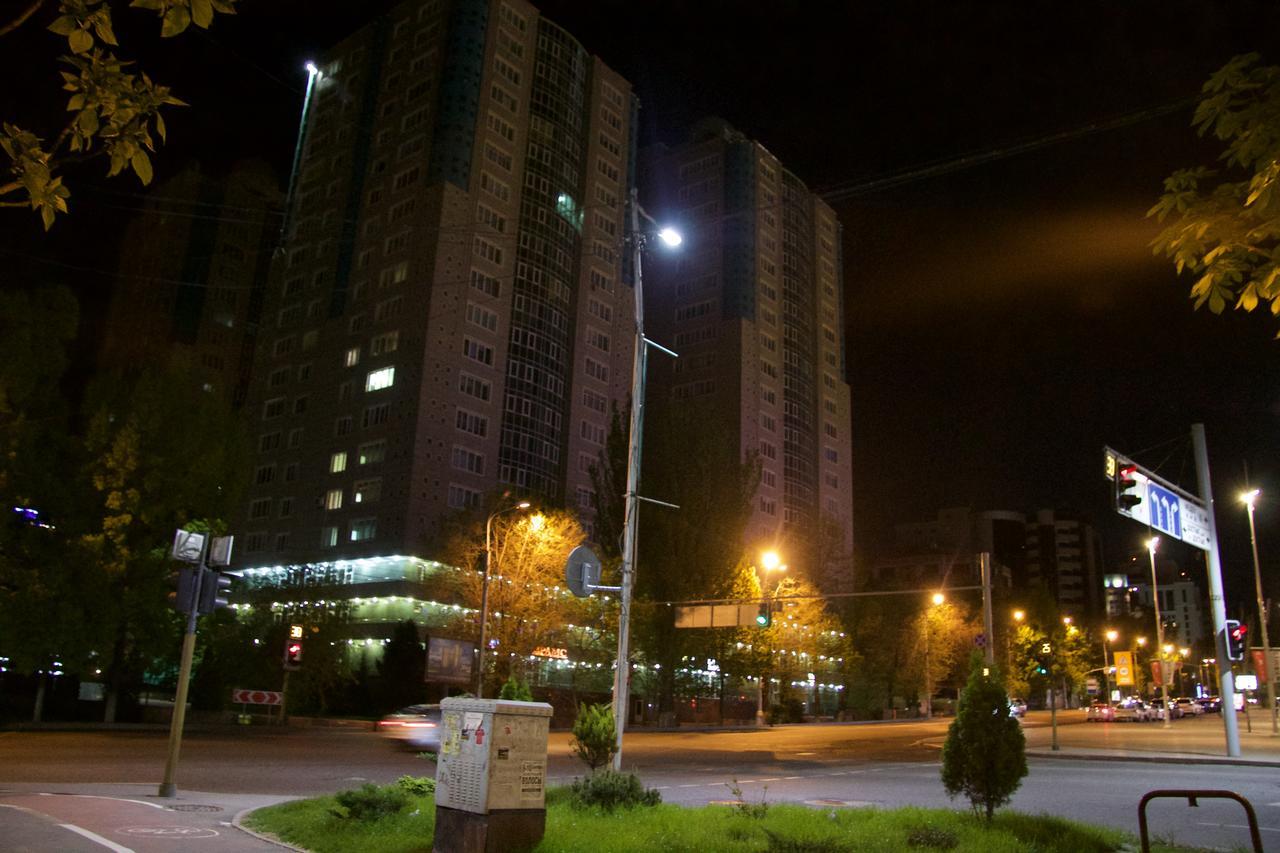 Deluxe Plaza Almaty Exterior foto