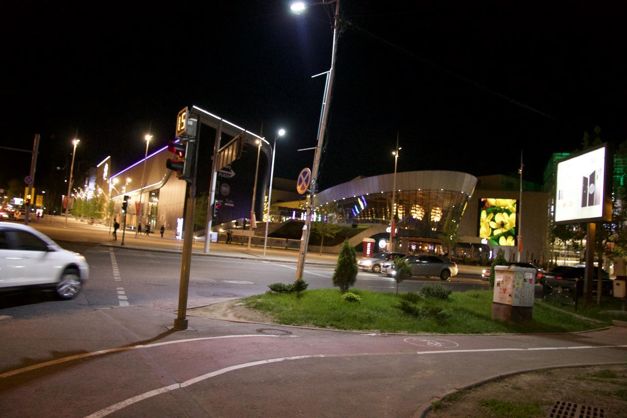 Deluxe Plaza Almaty Exterior foto