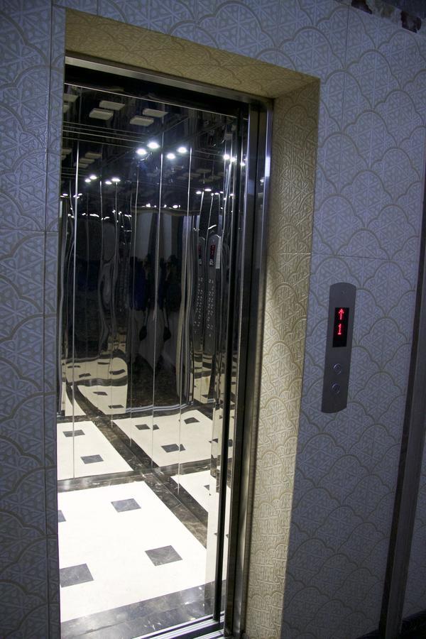 Deluxe Plaza Almaty Exterior foto