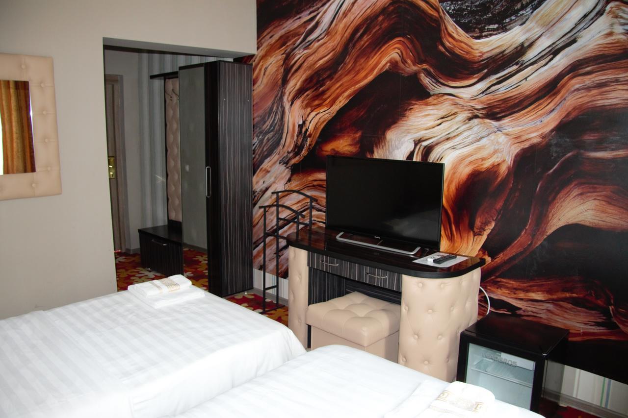 Deluxe Plaza Almaty Exterior foto